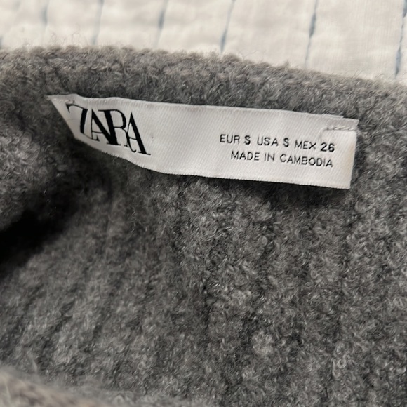 Zara sweater, grey, never worn, great condition, comfortable - Picture 2 of 2